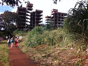 Trecho da Avenida Guedner em Maringá é motivo de preocupação para estudantes que passam lá todos os dias